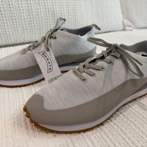 GREATS Men's Light Gray Sneakers
